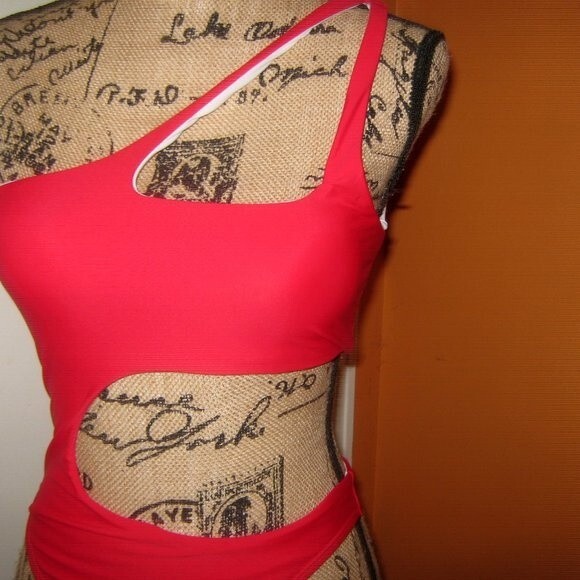 Supplied Shop Medium Red One Shoulder Cutout Swimsuit - Picture 6 of 11